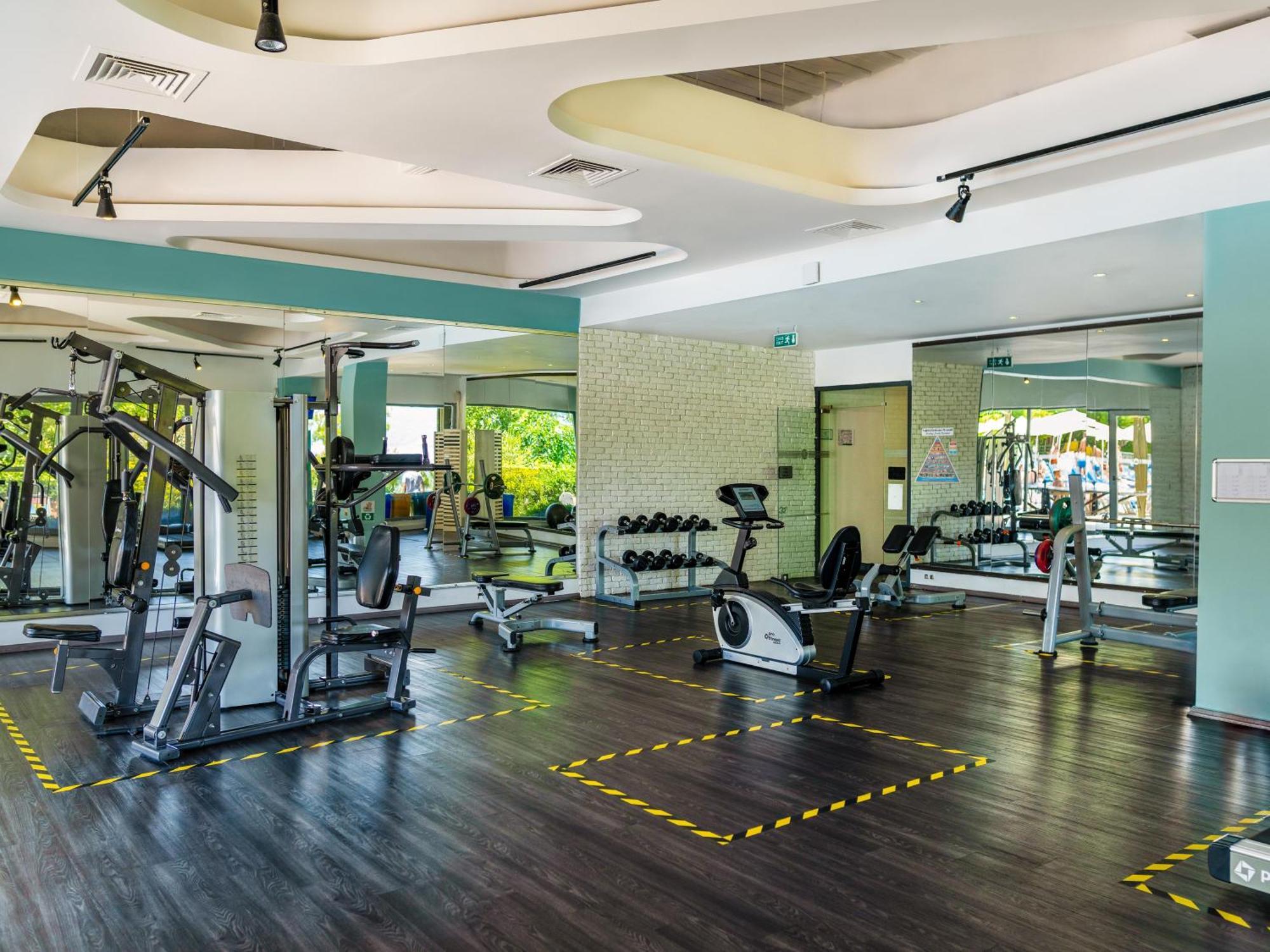 라브란다 마레스 마르마리스 호텔 말마리스 외부 사진 The gym at the resort