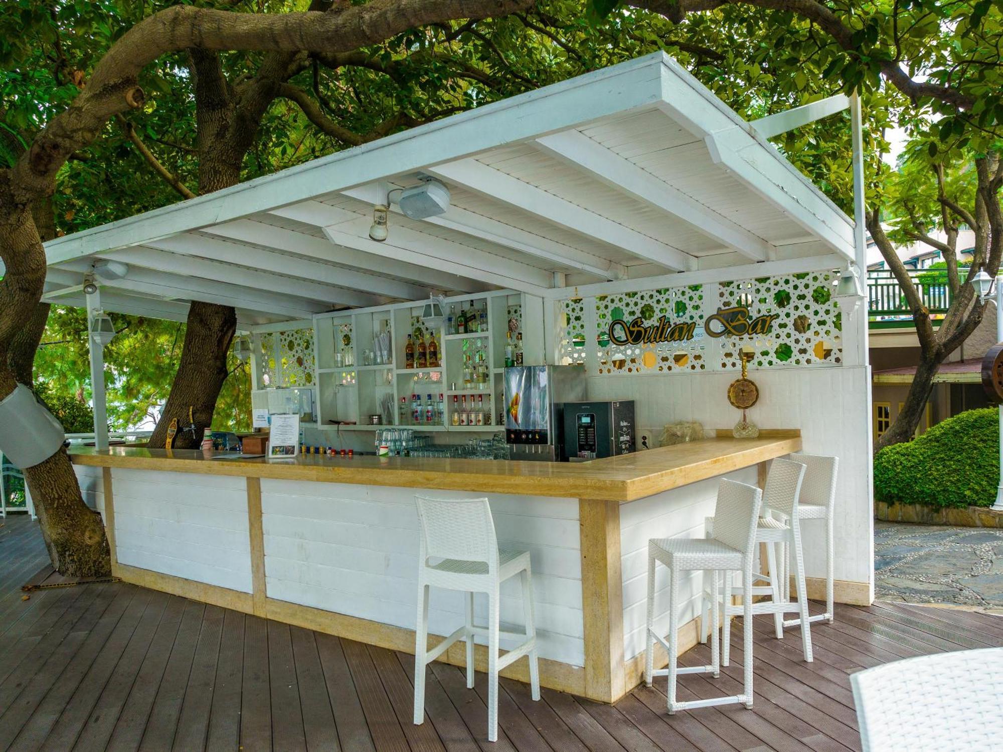 라브란다 마레스 마르마리스 호텔 말마리스 외부 사진 The bar at the pool