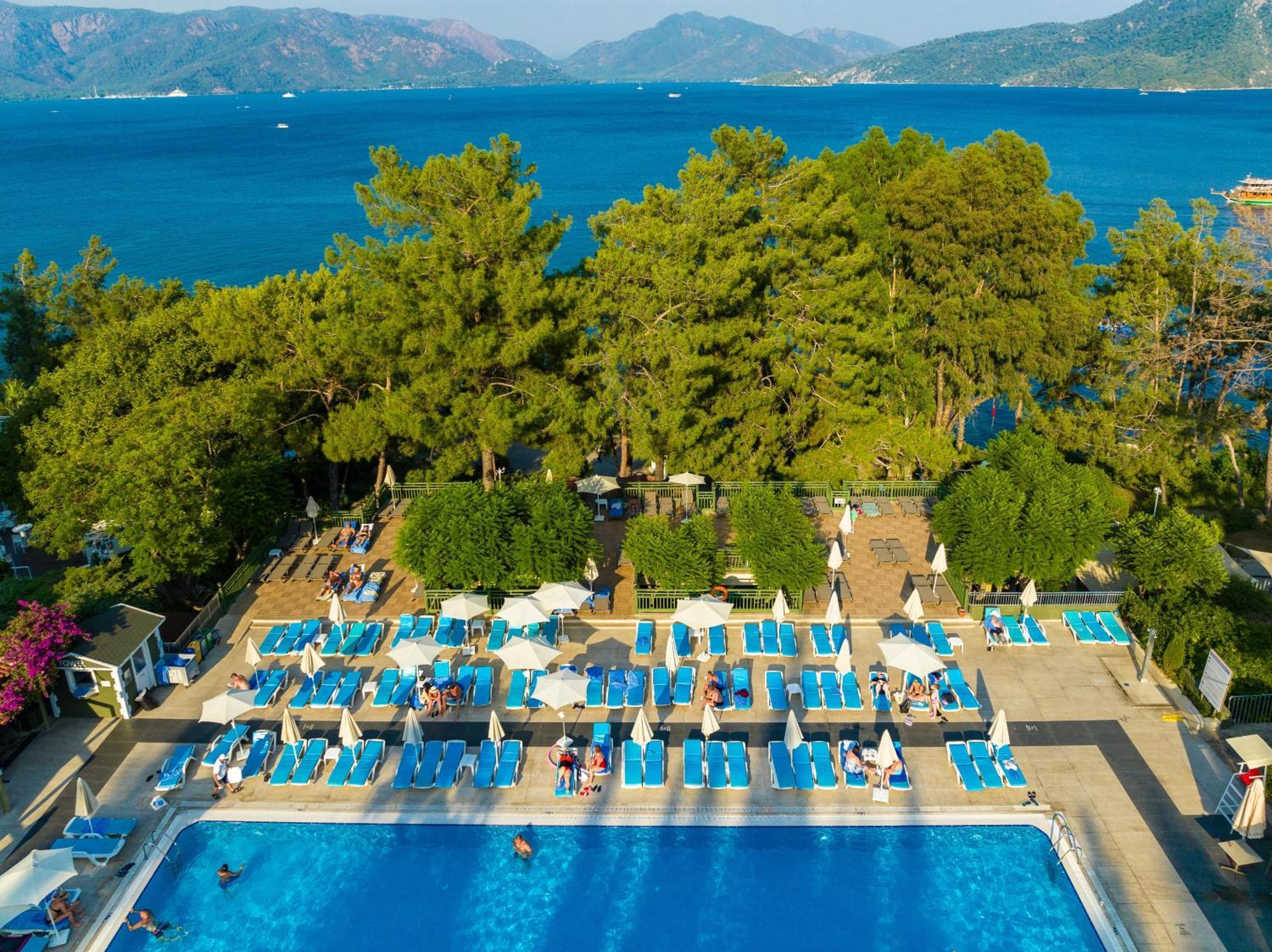 라브란다 마레스 마르마리스 호텔 말마리스 외부 사진 A pool at a resort in Turkey