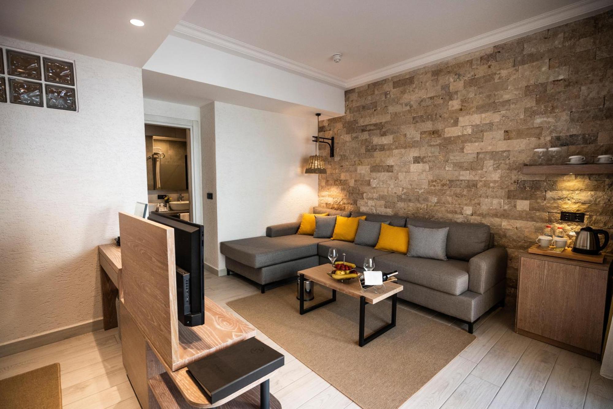 라브란다 마레스 마르마리스 호텔 말마리스 외부 사진 A living room in a typical apartment